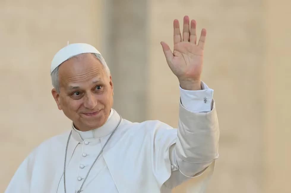 El papa León XIV deberá someterse a una operación