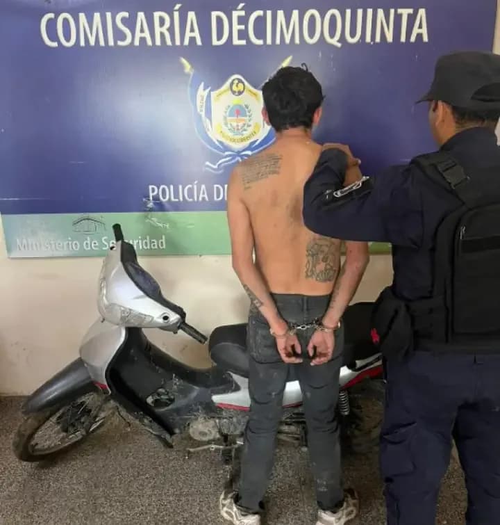 Cayó "Arielito", con arma falsa,
en moto ajena y tras persecución
