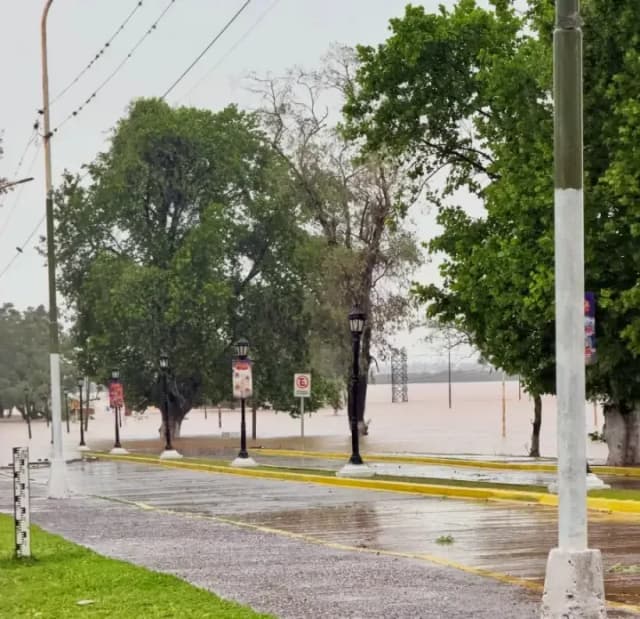 La Cruz superó el nivel de alerta y Paso de los Libres ya registra 31 evacuados