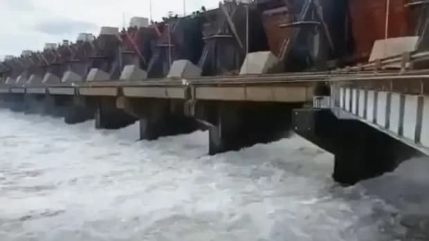 Crecida del río Paraná: abrieron las compuertas de Yacyretá y hay evacuados en Apipé