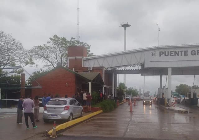 Telepeaje en el puente Chaco-Corrientes: largas filas para el trámite