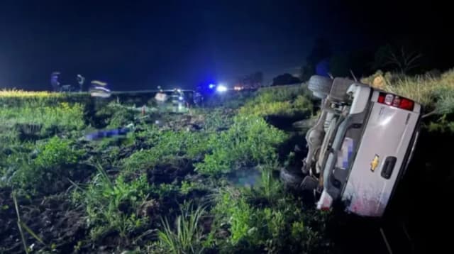 Una pareja viajaba en moto con su bebé y chocaron con una camioneta: murieron los tres