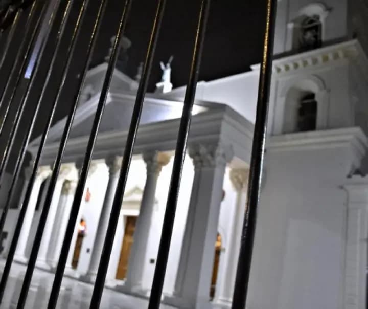 Corrientes: bronca y misterio 
por las obras de la Iglesia Catedral
