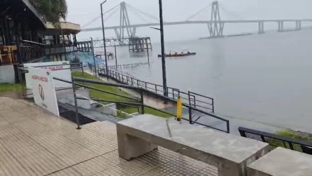 Por la crecida del Paraná, inhabilitaron el acceso a la playa Islas Malvinas I y II