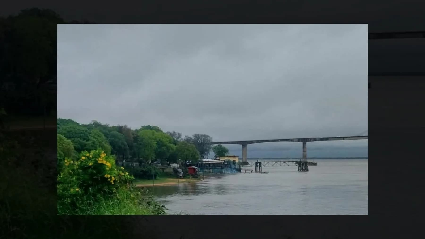 Por la crecida en el río Paraná, cerraron otra playa de Corrientes