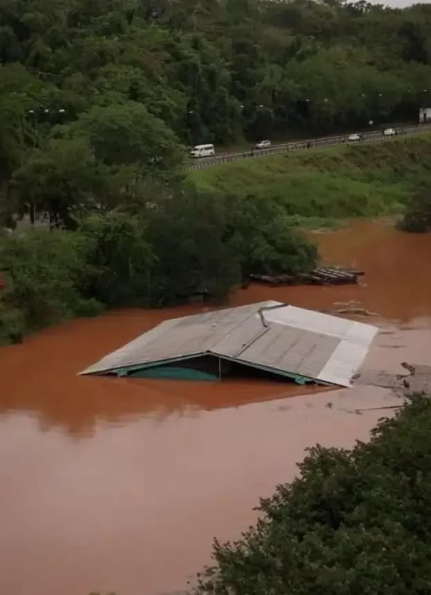El río Iguazú superó los 30 metros y está más de dos metros por encima del nivel de evacuación