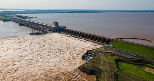 Efectos de El Niño: abrieron las compuertas de Yacyretá y cae el costo de la energía por la mayor cantidad de agua en el Paraná