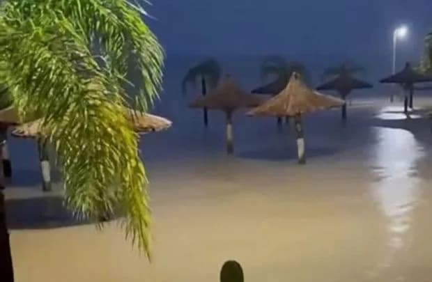 El río Paraná superó el nivel de evacuación en Ituzaingó y el agua cubrió las playas