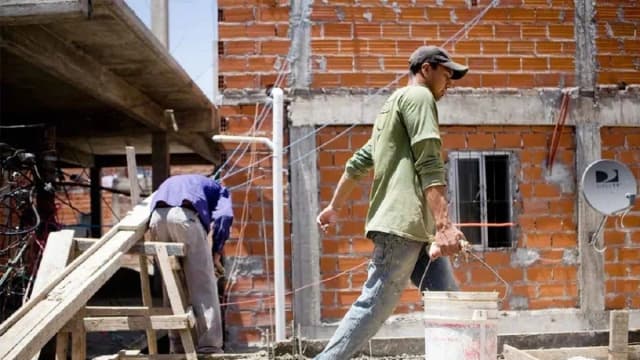 El empleo formal privado cayó por 14º mes consecutivo: se perdieron más de 12.500 puestos