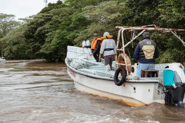 Aumentan las familias evacuadas en San Antonio Apipé: "Estamos con el agua al cuello"