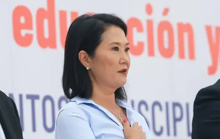 Perú propone prohibir el maquillaje y exigir cabello corto en las escuelas públicas