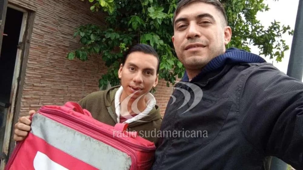 Portada de video: Tras conseguir una bici, donaron una mochila al repartidor atacado