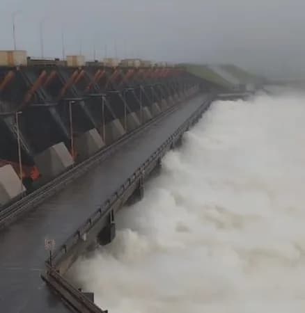 ¿Por qué abrieron las compuertas?: desde Yacyretá aclaran que no pueden retener el agua
