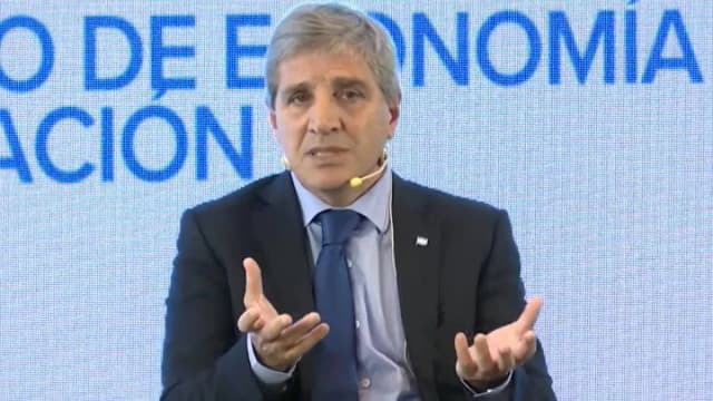 Luis Caputo aseguró a inversores que podría usar el swap con China si se complica el programa financiero