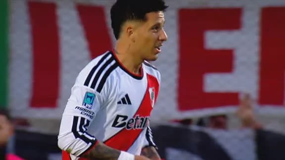 ¡Travesaño! Driussi casi pone el 1-0 para River