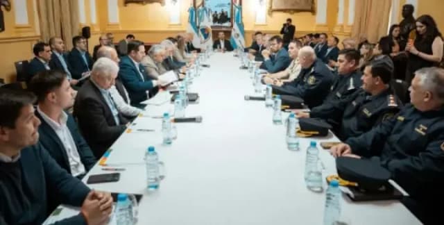 Corrientes activa el COE y despliega asistencia a familias ribereñas