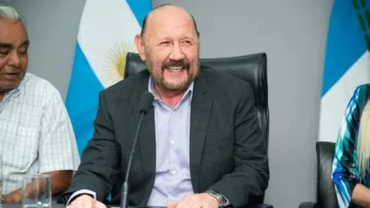 “Gildus”: el videojuego dedicado a Gildo Insfrán en el que pelea contra un león con motosierra