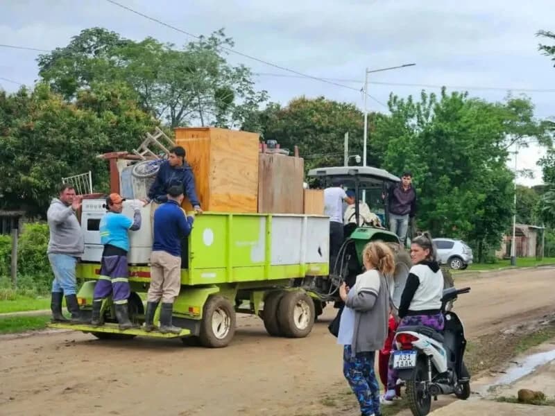 Crece el Paraná en Itatí: evacúan zonas costeras y resguardan la Virgen Blanca