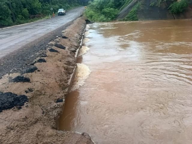 La crecida del Paraná aisló a tres localidades de Misiones