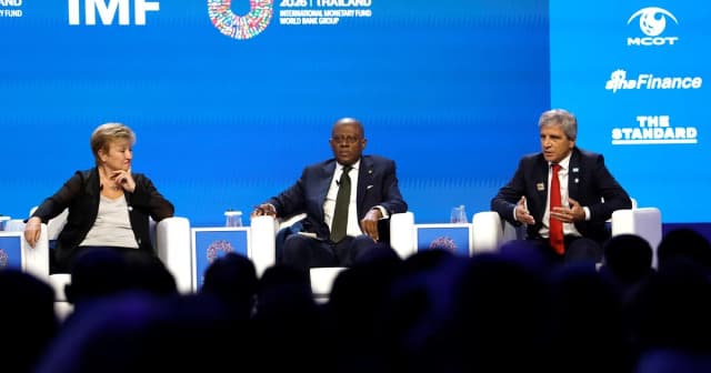 "Les dimos coraje": el comentario que recibió Caputo cuando la jefa del FMI comparó el ajuste fiscal en la Argentina y en Grecia