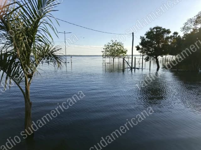 Creciente del Río Paraná: Radio Sudamericana y Canal 5TV en Itatí