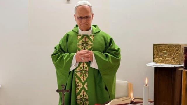 El Vaticano difundió la primera imagen de León XIV luego de su operación por un cáncer de pulmón