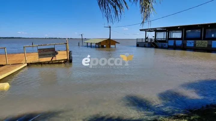 El río Paraná alcanzó los 6,68 metros y hay preocupación por el impacto turístico y social
