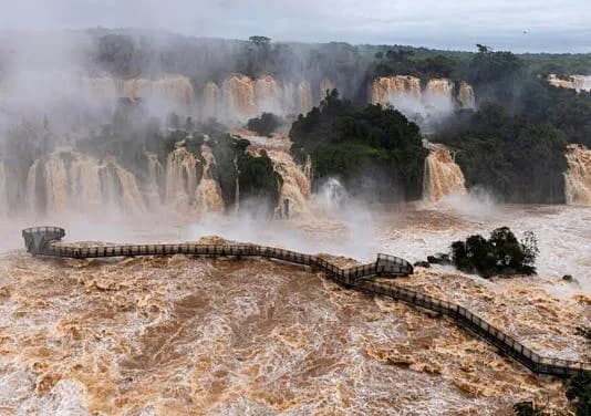 En Corrientes esperan el pico de creciente mientras ya hay evacuados sobre los ríos Paraná y Uruguay