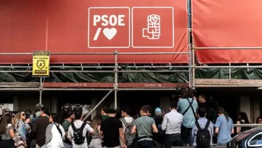 RDC: en España renunció la portavoz del PSOE y crece la polémica por la acampada en la Puerta del Sol
