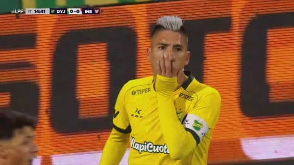 ¡Avisó el Halcón! Leandro Fernández remató de volea y estuvo cerca