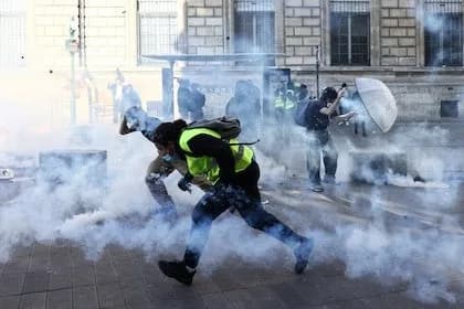 Protestas en Francia: hubo disturbios en varias ciudades y 100 detenidos
