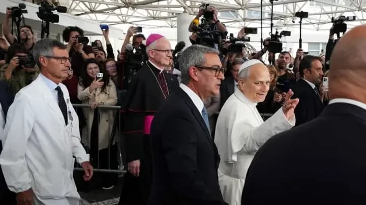 El papa León XIV recibió el alta cuatro días después de haber sido operado