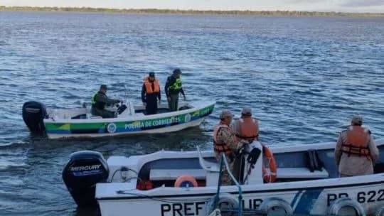 Corrientes: en medio del desastre de las inundaciones, buscan a dos peones desaparecidos en el Paraná