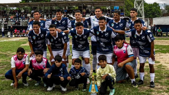 Ganó Lipton, fue certero en los penales y eliminó a Mandiyú