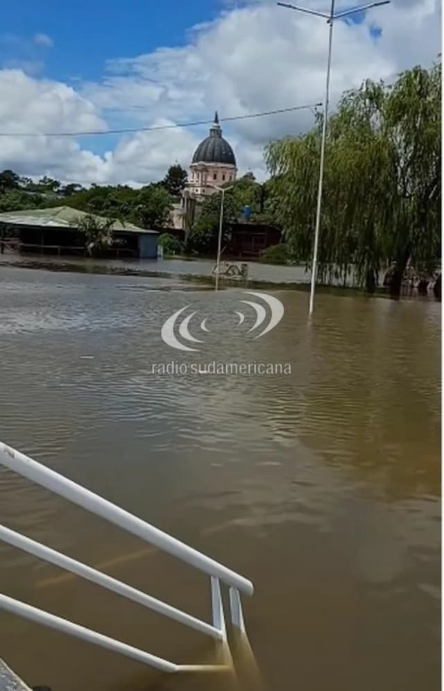 Creciente del río Paraná: sigue avanzando el agua en Itatí