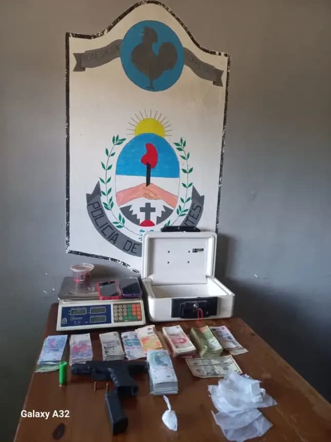 Allanaron una vivienda, detuvieron a un hombre y secuestraron cocaína y municiones