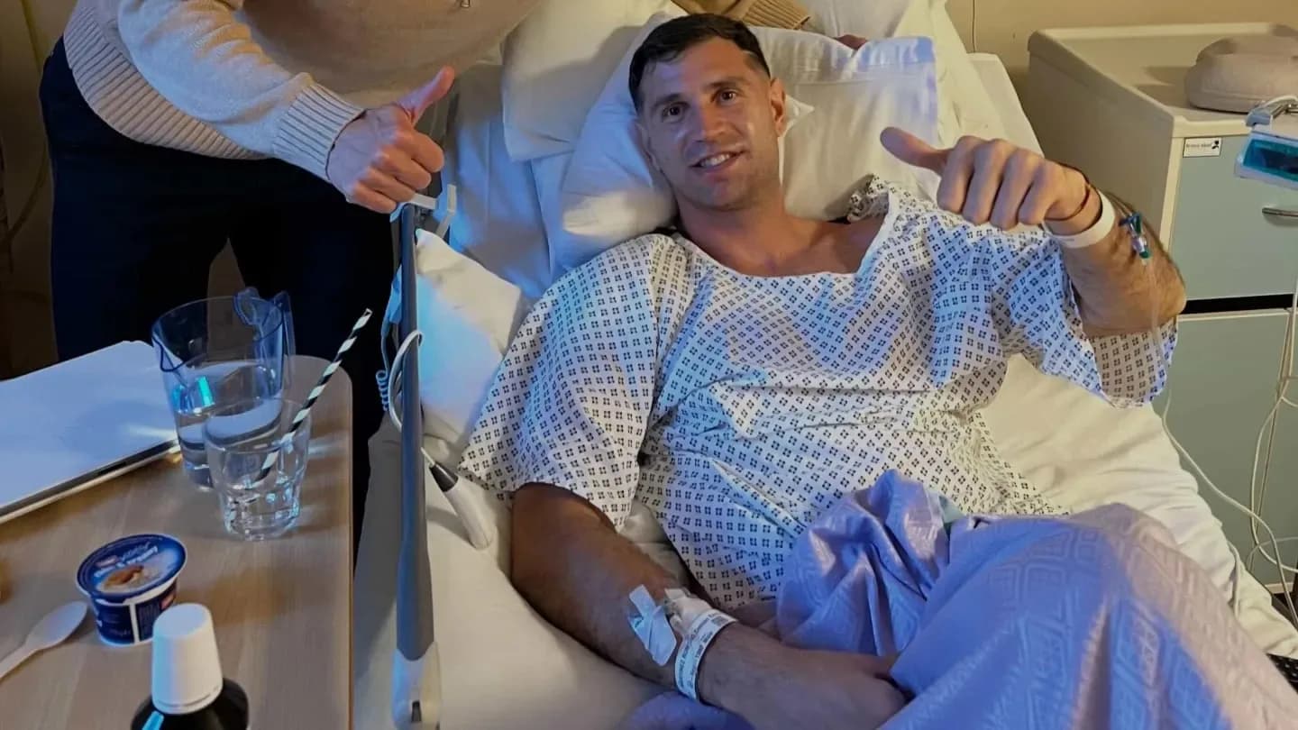Un subcampeón del mundo con la Selección Argentina visitó a Dibu Martínez en el hospital - TyC Sports
