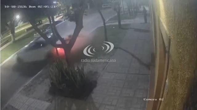 Chocó contra un auto estacionado  y se negó al test de alcoholemia