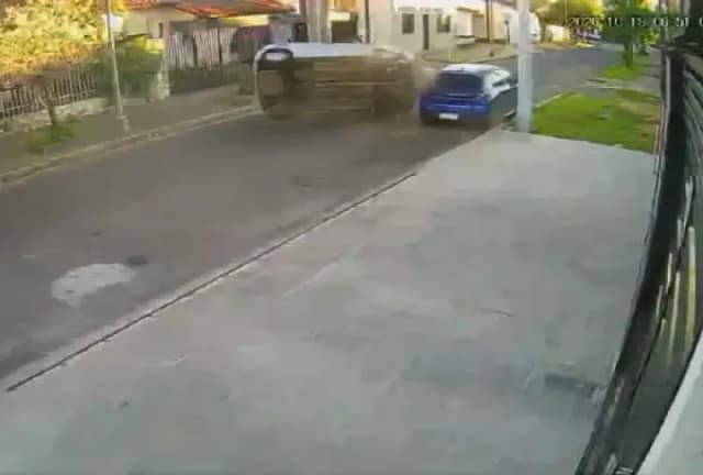 Médica chocó y volcó su auto
al salir de una guardia de 48 horas