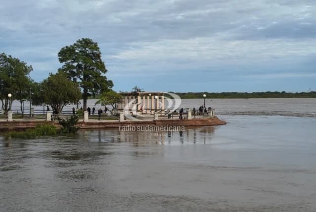 Avance del agua: en Capital el Río Paraná superó los 7 metros de altura