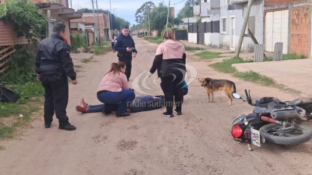 Chocó contra un montículo de tierra y sufrió convulsiones
