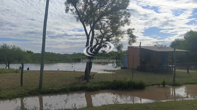 Puente Pexoa bajo agua: el Riachuelo se desbordó y anegó caminos