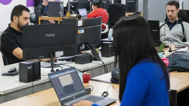 Retiros voluntarios: economistas prevén un ahorro acotado y reclaman una reforma del Estado