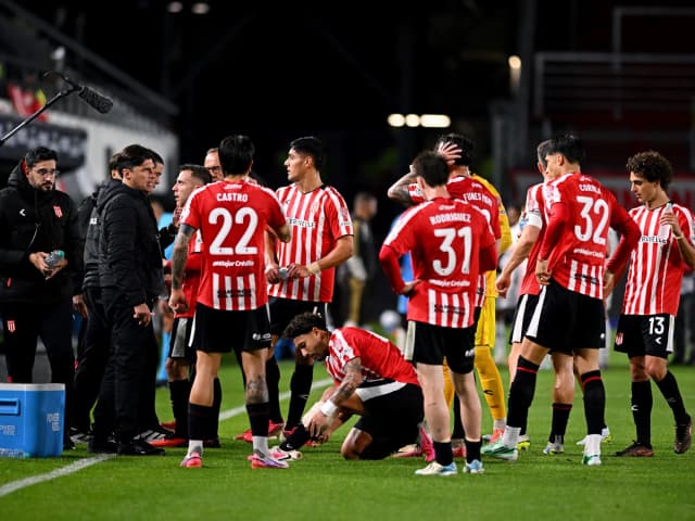 Estudiantes prepara la revancha ante Flamengo: las dudas de Medina y qué pasa con Rojo