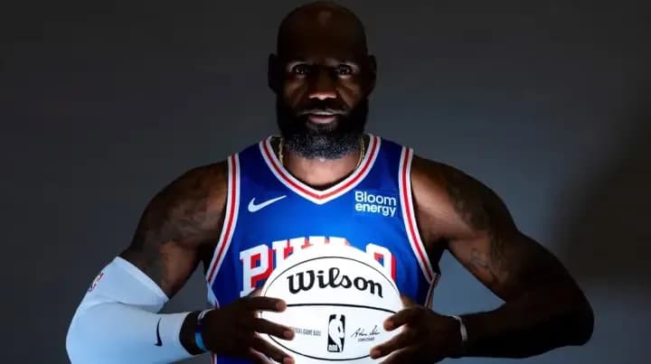 LeBron James arranca su 24° año en la NBA en busca de un récord jamás visto