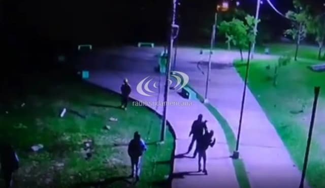 Capital: destruyeron luminarias y atacaron cámaras de una plaza