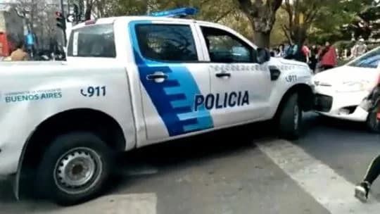 Encontraron a una mujer asesinada en una zanja tras ir a una fiesta y detuvieron a un sospechoso