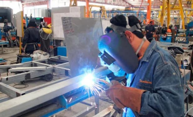 La actividad económica cayó 1,7% interanual en agosto y anotó la mayor contracción en lo que va del año