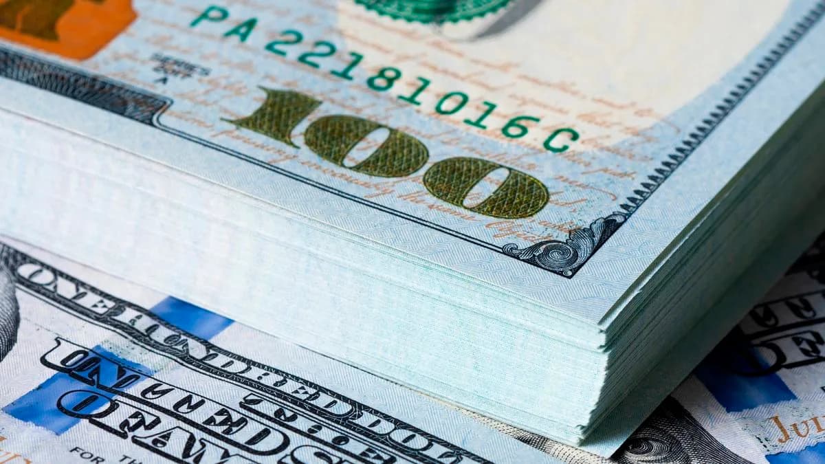 El dólar blue bajó primera vez en cuatro jornadas luego de tocar su máximo histórico nominal