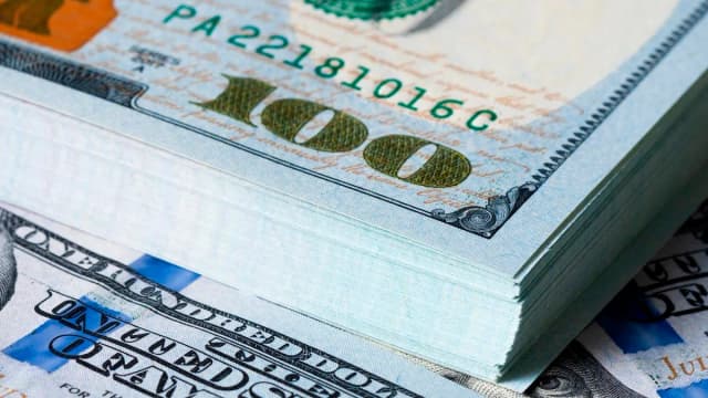 El dólar blue bajó primera vez en cuatro jornadas luego de tocar su máximo histórico nominal